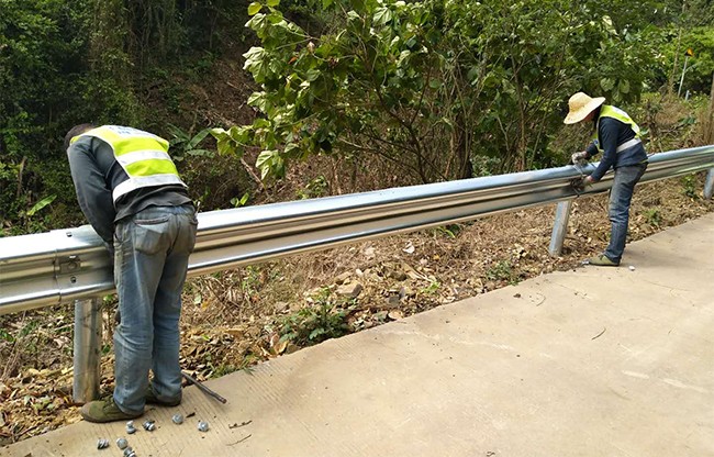 九江高速公路护栏的定期维护与保养