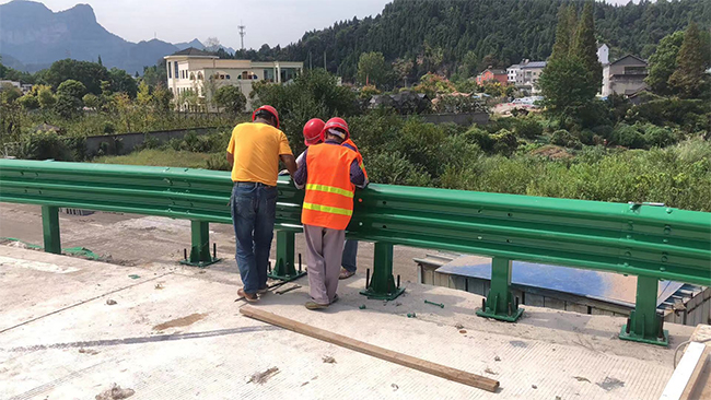 九江高速公路护栏板的维护确保道路安全的关键环节