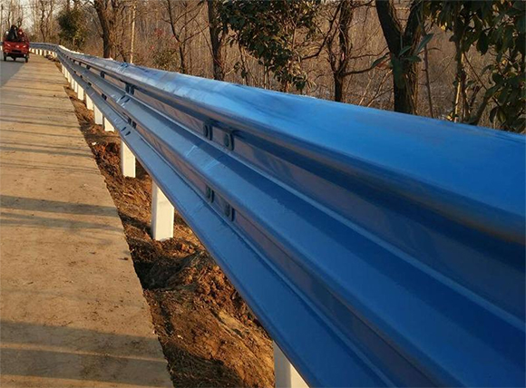 九江公路波形护栏板的优点